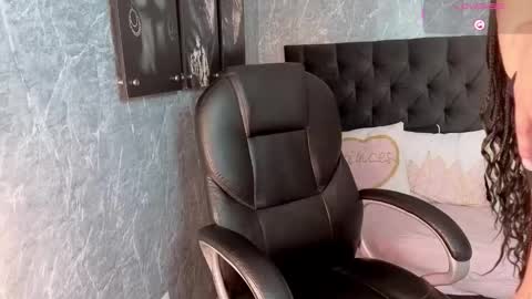 Snapshot of eileen__stone chatting on 01-08-26, 11:56 eileen__stone online show from 01-08-26, 11:56