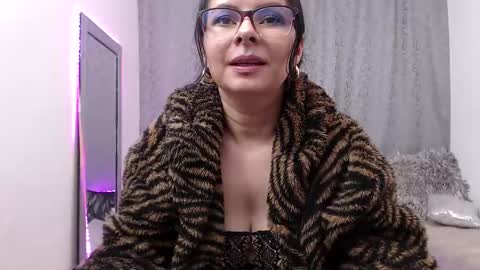 Eileen online show from 03-18-26, 04:43