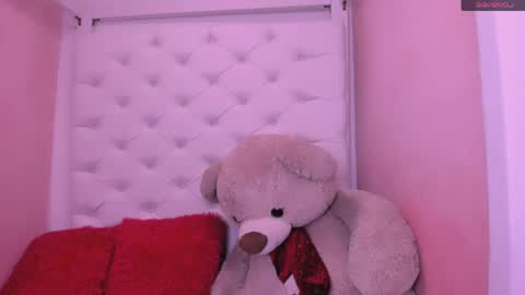 Snapshot of eimy_skinny chatting on 04-26-26, 01:20 eimy online show from 04-26-26, 01:20