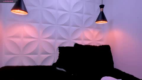 Snapshot of eimy_skinny chatting on 05-15-26, 01:40 eimy online show from 05-15-26, 01:40