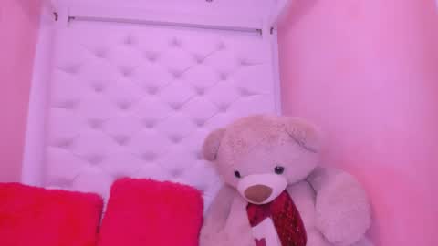 Snapshot of eimy_skinny chatting on 06-01-26, 01:46 eimy online show from 06-01-26, 01:46