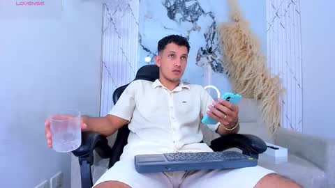 YG COUPLE online show from 03-21-26, 08:01