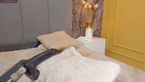 Snapshot of ela_endezz chatting on 12-11-24, 10:16 online show from 12-11-24, 10:16