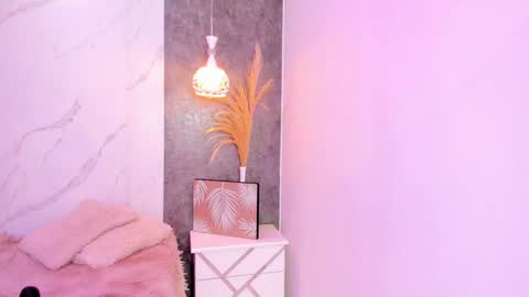 Snapshot of ela_endezz chatting on 12-13-24, 04:43 online show from 12-13-24, 04:43