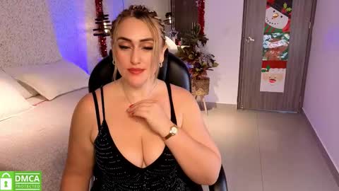 Snapshot of ela_ps chatting on 12-22-25, 11:51 LOREIN online show from 12-22-25, 11:51