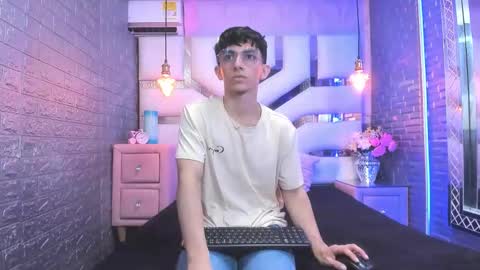 Elan Giralon online show from 04-12-26, 09:31