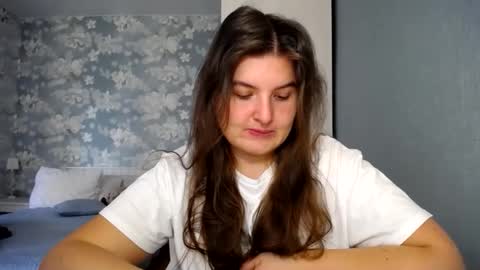 Snapshot of elanis_blair chatting on 03-27-26, 01:00 Elanis online show from 03-27-26, 01:00