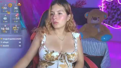 Snapshot of elara_green chatting on 06-15-26, 11:12 lara online show from 06-15-26, 11:12