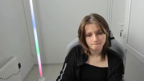 Evie online show from 04-25-26, 07:22