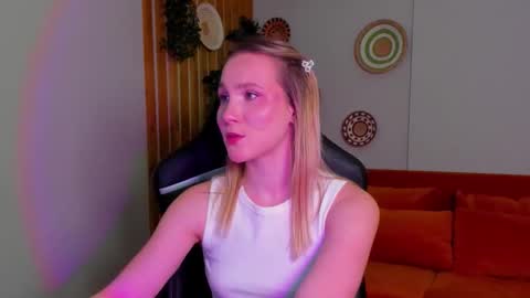 elaravoltage online show from 03-19-26, 02:54