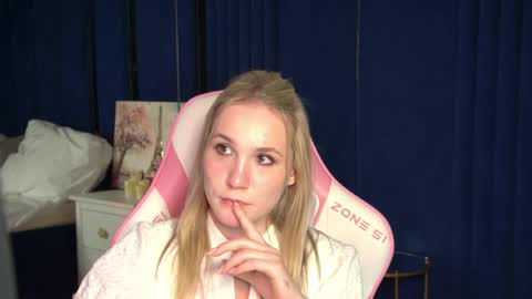 Snapshot of elaravoltage chatting on 04-28-26, 05:29 elaravoltage online show from 04-28-26, 05:29
