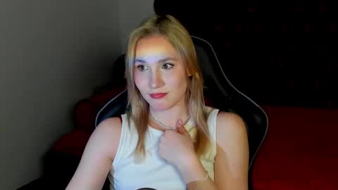Snapshot of elaravoltage chatting on 04-29-26, 05:30 elaravoltage online show from 04-29-26, 05:30