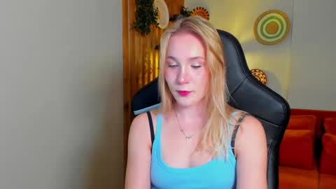 Snapshot of elaravoltage chatting on 05-05-26, 05:15 elaravoltage online show from 05-05-26, 05:15