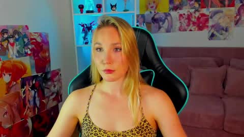 Snapshot of elaravoltage chatting on 05-19-26, 05:14 elaravoltage online show from 05-19-26, 05:14