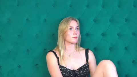 Snapshot of elaravoltage chatting on 05-28-26, 05:43 elaravoltage online show from 05-28-26, 05:43