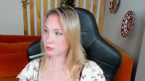 elaravoltage online show from 07-14-26, 05:01