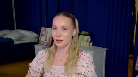 elaravoltage online show from 07-18-26, 05:17