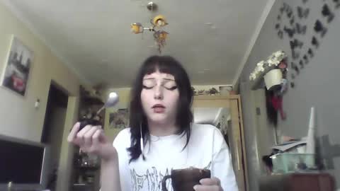 Lia online show from 05-04-26, 01:07