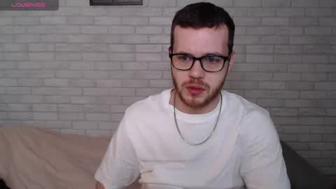 Snapshot of electric_smile chatting on 04-26-26, 08:01 Alex online show from 04-26-26, 08:01