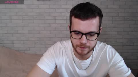 Snapshot of electric_smile chatting on 04-27-26, 12:14 Alex online show from 04-27-26, 12:14