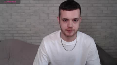 Snapshot of electric_smile chatting on 05-18-26, 09:26 Alex online show from 05-18-26, 09:26
