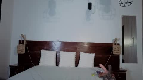 Snapshot of elegant_ebony chatting on 07-05-26, 03:41 Nika online show from 07-05-26, 03:41