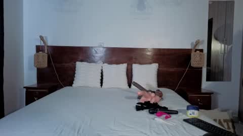 Snapshot of elegant_ebony chatting on 07-10-26, 10:51 Nika online show from 07-10-26, 10:51