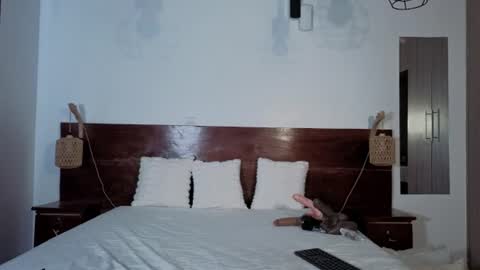Snapshot of elegant_ebony chatting on 07-12-26, 09:11 Nika online show from 07-12-26, 09:11