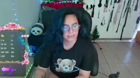 Snapshot of elektra_32 chatting on 05-09-26, 04:23 elektra online show from 05-09-26, 04:23