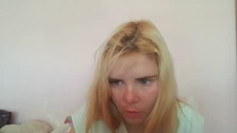 Snapshot of elenaflirt chatting on 06-27-26, 08:08 Elena online show from 06-27-26, 08:08
