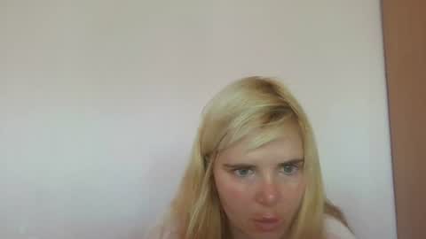 Snapshot of elenaflirt chatting on 06-27-26, 12:22 Elena online show from 06-27-26, 12:22