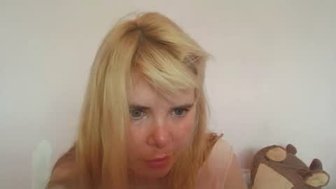 Snapshot of elenaflirt chatting on 06-30-26, 09:43 Elena online show from 06-30-26, 09:43
