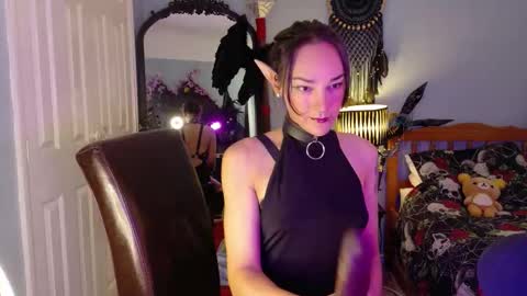 Snapshot of elf_flavoured chatting on 11-24-25, 08:08 Elf Flavoured online show from 11-24-25, 08:08