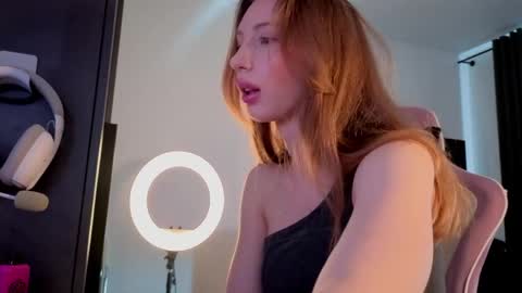 Elfie online show from 05-19-26, 06:09
