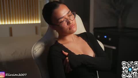 Snapshot of eli_asian chatting on 04-10-26, 10:53 Eli online show from 04-10-26, 10:53