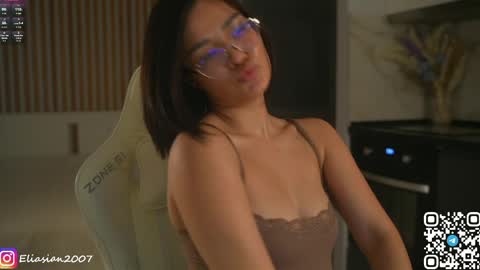 Snapshot of eli_asian chatting on 04-12-26, 03:17 Eli online show from 04-12-26, 03:17