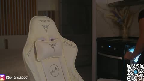 Snapshot of eli_asian chatting on 04-14-26, 04:24 Eli online show from 04-14-26, 04:24