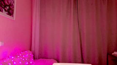 Eliza online show from 12-19-25, 03:24