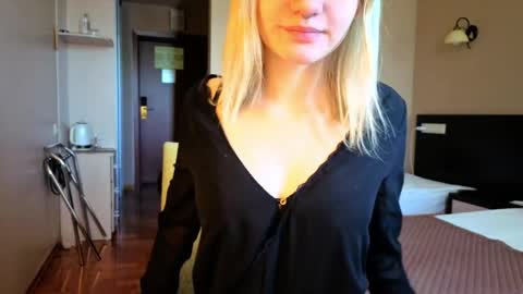 elieiza_xo online show from 06-01-26, 08:38