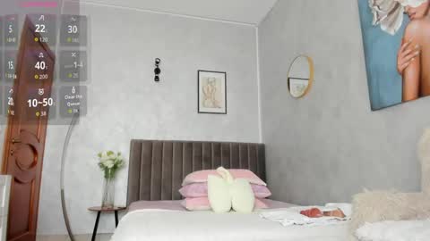 Elina online show from 04-15-26, 07:59