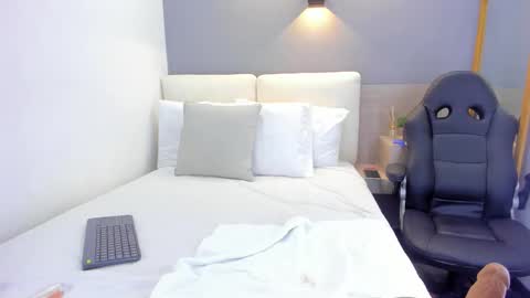 Elisa online show from 03-28-26, 08:19