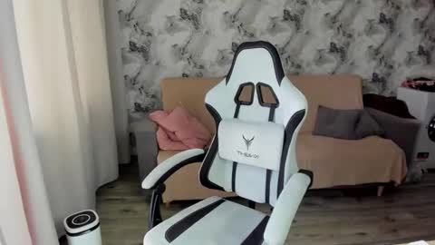 Aletta Oushen online show from 09-28-25, 07:58