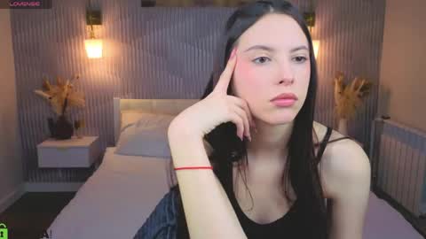 Snapshot of elise_robbie chatting on 04-23-26, 01:07 Elise online show from 04-23-26, 01:07