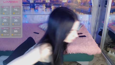 Elise online show from 01-22-25, 05:05