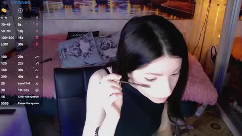 Elise online show from 02-13-25, 03:29