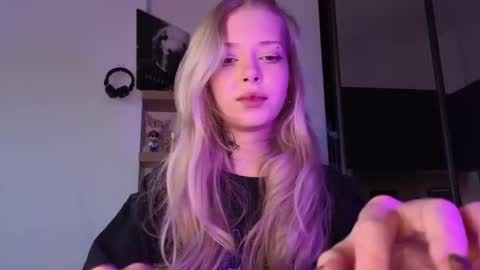 Elizabeth online show from 03-06-26, 02:24