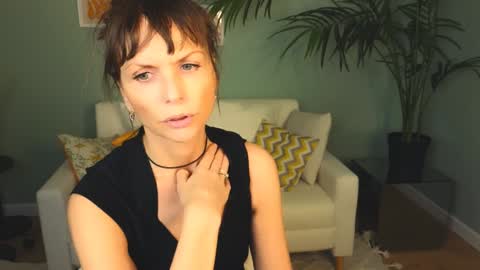 Snapshot of elizabe_th chatting on 01-20-25, 06:21 Elizabethangel online show from 01-20-25, 06:21