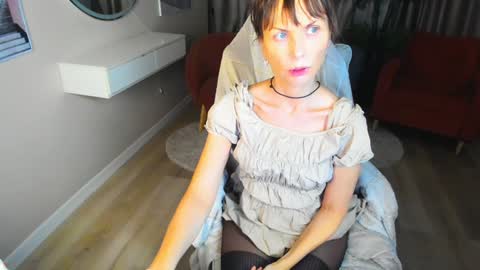 Snapshot of elizabe_th chatting on 02-07-25, 04:27 Elizabethangel online show from 02-07-25, 04:27