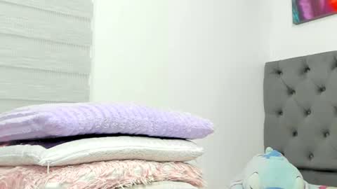 Snapshot of elizabeth_18_ chatting on 06-23-26, 03:15 ELIZA online show from 06-23-26, 03:15