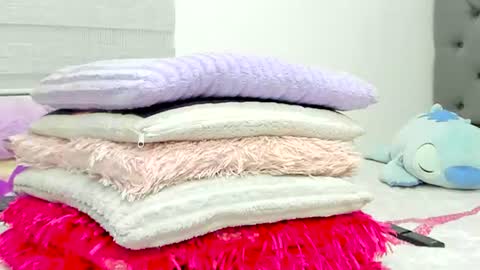 Snapshot of elizabeth_18_ chatting on 07-18-26, 03:33 ELIZA online show from 07-18-26, 03:33